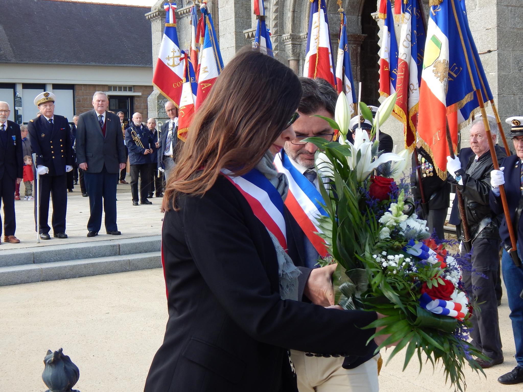 Begard depot de gerbe mairie et recueillement 2 